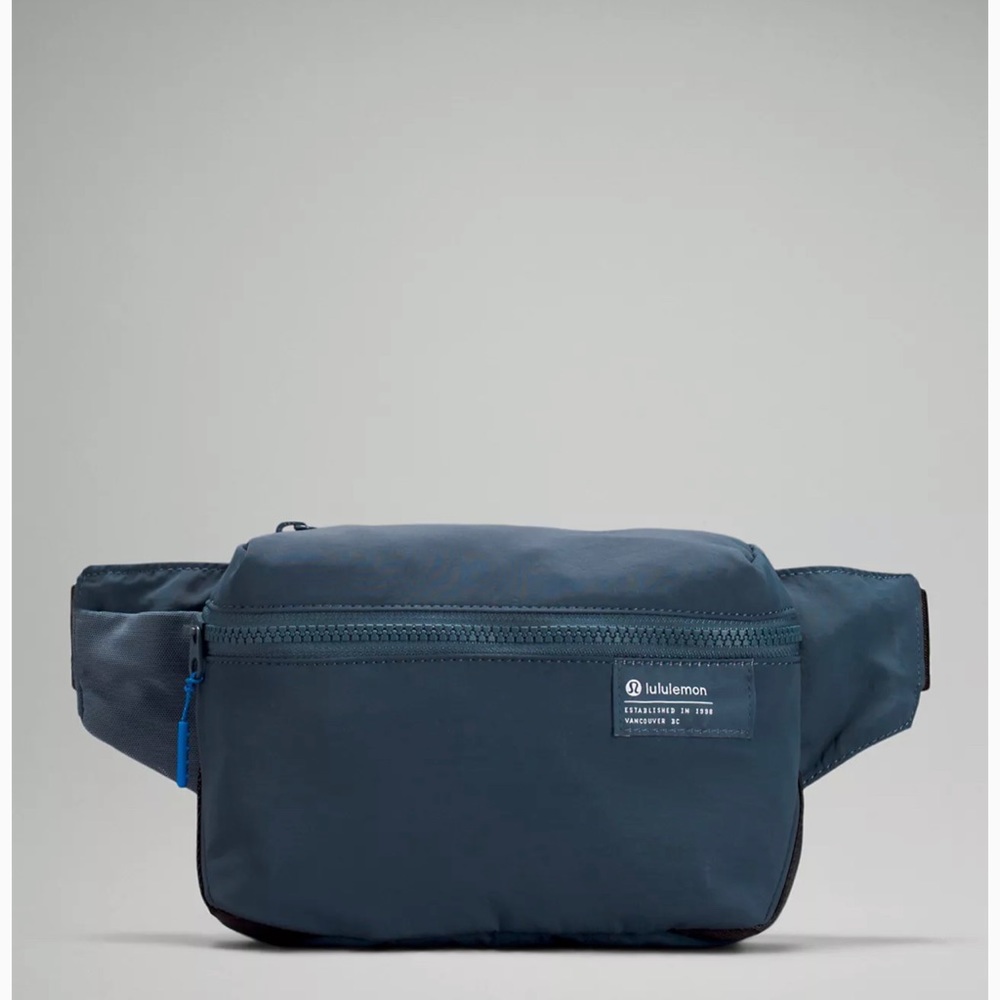 Lululemon Clean Lines Belt Bag-Iron Blue